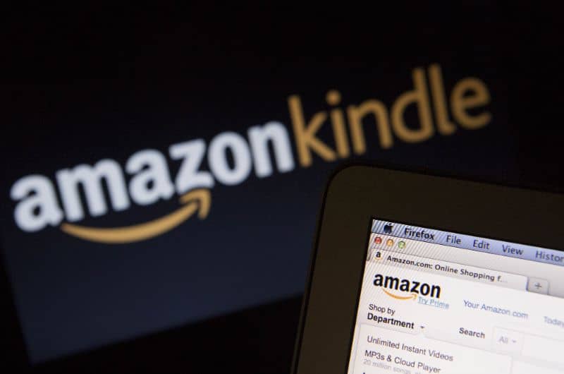 Sfondo nero logo Amazon Kindle