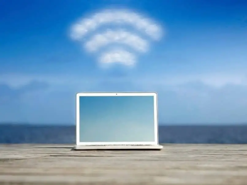 laptop con segnale Wi-Fi debole e sfocato