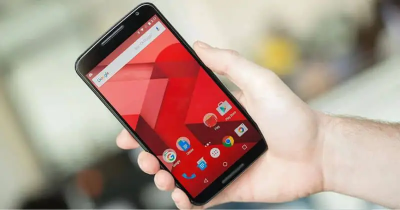 Cellulare Android, schermo rosso