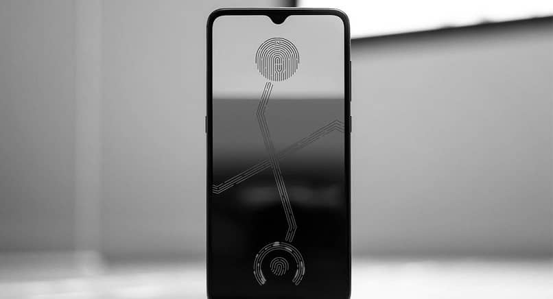 Cellulare verticale con lettore di impronte digitali in bianco e nero
