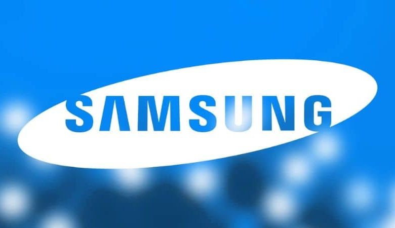 Logo Samsung bianco sfocato sfondo blu