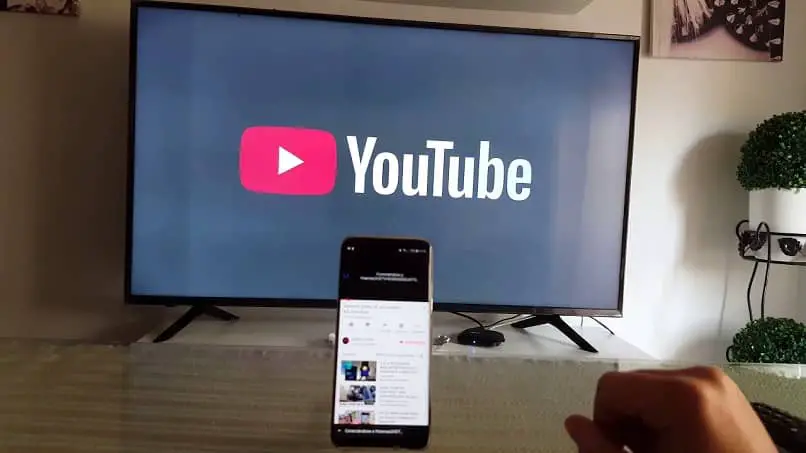 Smart TV e telefono sul canale YouTube