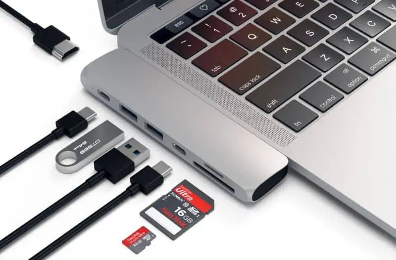 Laptop con più ingressi per porte USB