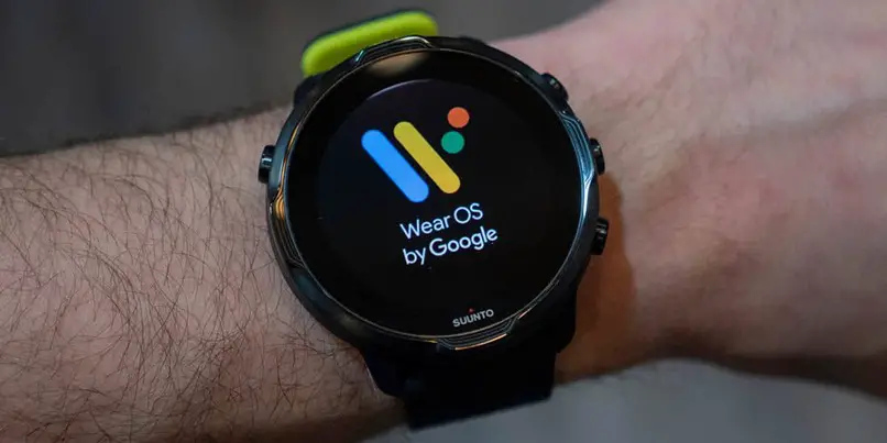 utente di smartwatch wearos