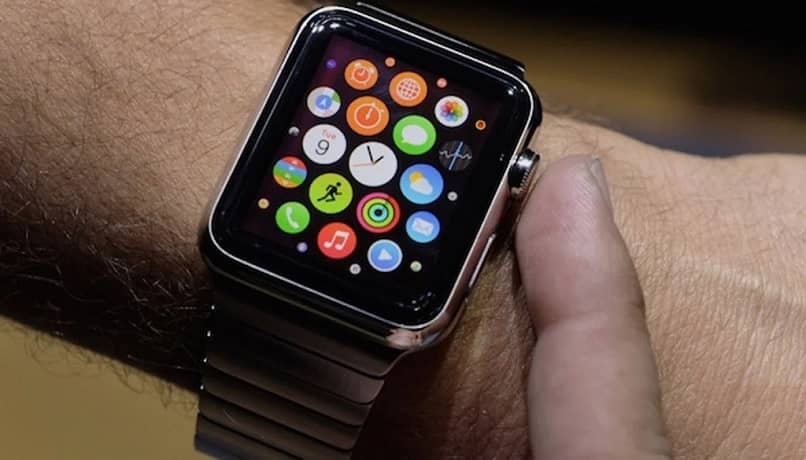 premi il pulsante Apple Watch