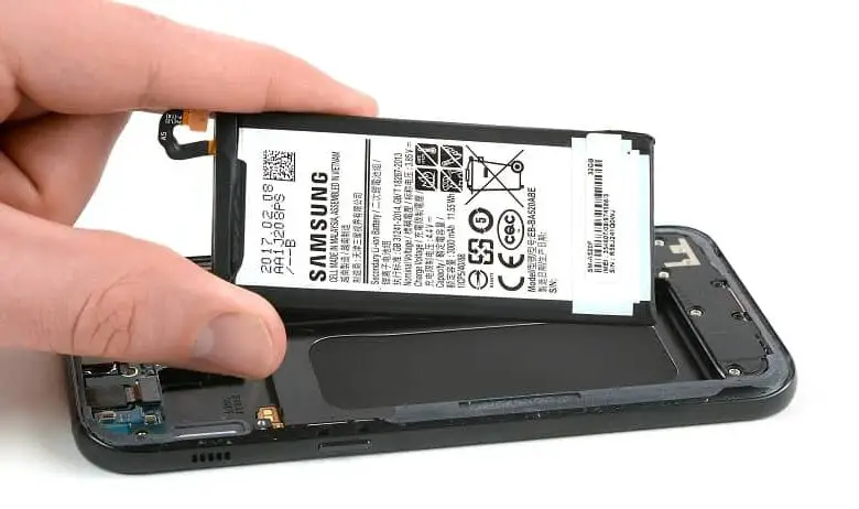 cambia la batteria con un telefono Samsung