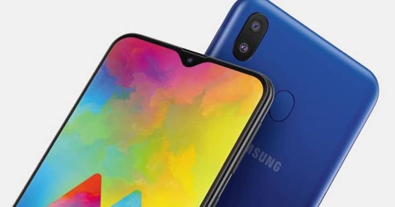 Telefoni cellulari Samsung in cui viene visualizzato il pulsante di accensione