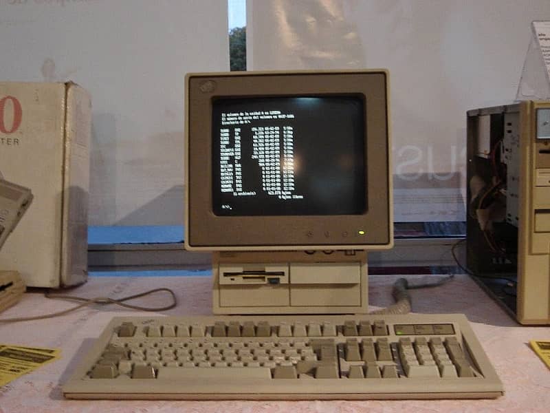 il computer sembra vecchio di seconda generazione