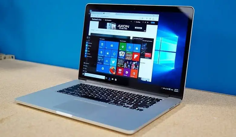 Windows laptop sfondo blu