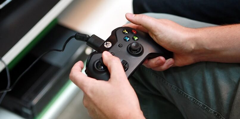 Controller Xbox one nelle mani