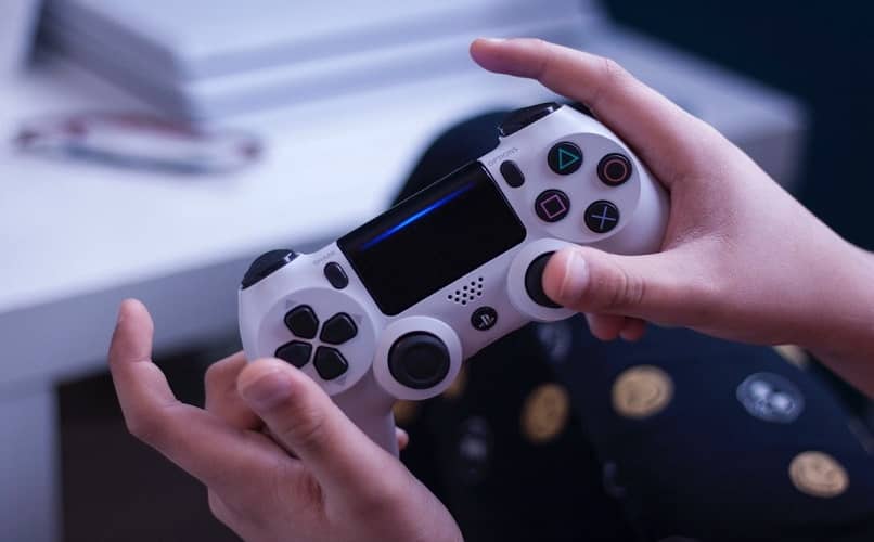 controllo delle mani bianco ps4