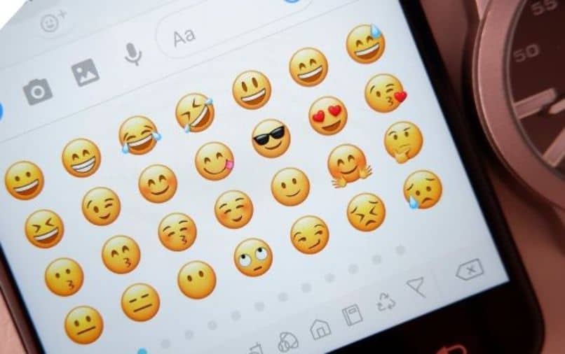 invia emoji di chat