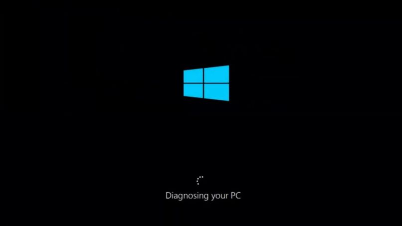 Windows 10 a partire da sfondo nero