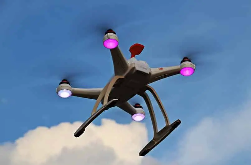 caricare la batteria di un drone 