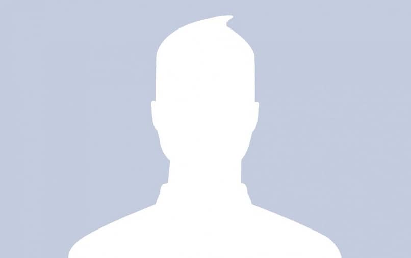 foto l'uomo senza volto da facebook