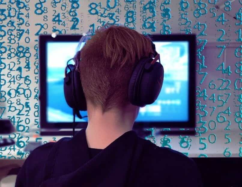 giocatore davanti a un computer