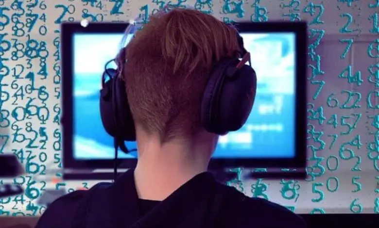 giocatore davanti a un computer