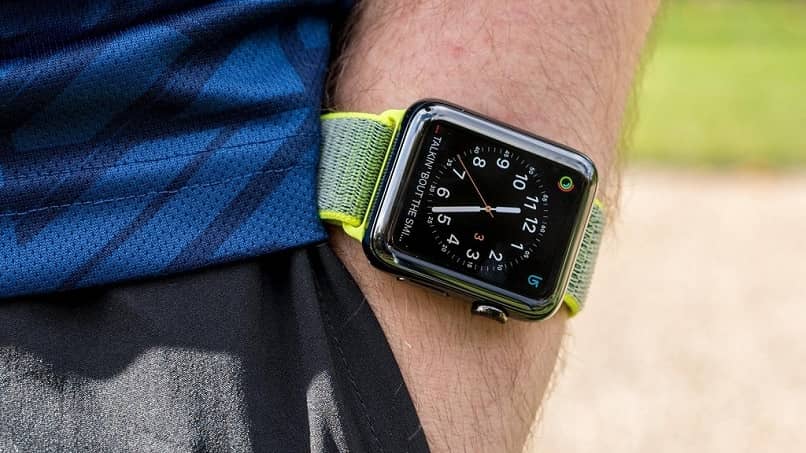 Apple Watch uomo sportivo
