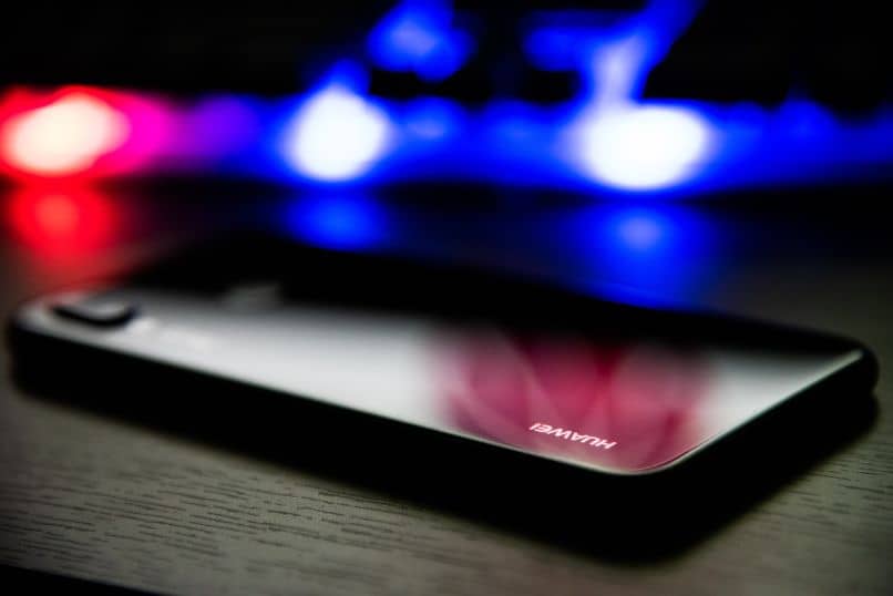 smartphone huawei con luci