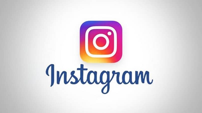 logo ufficiale di instagram con sfondo grigio