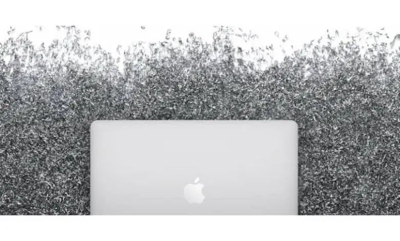 laptop grigio sfondo bianco