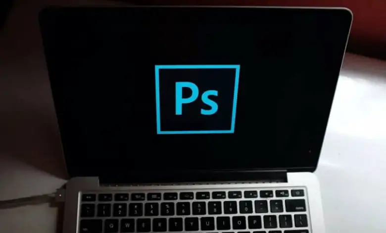 laptop con icona di Photoshop
