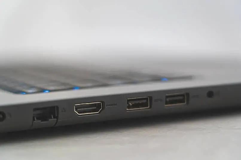 connettori su un laptop