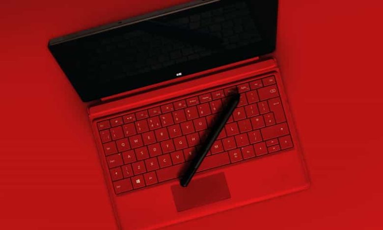 strumento hyperterminal su laptop Windows rosso