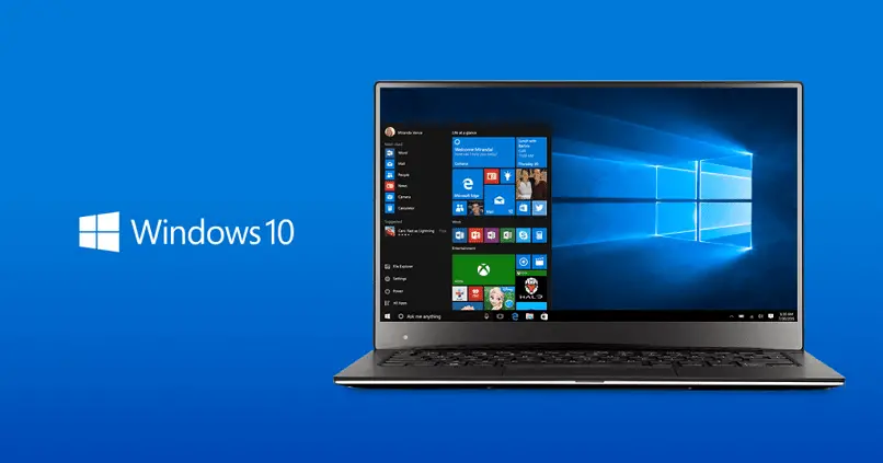 laptop con logo Windows 10