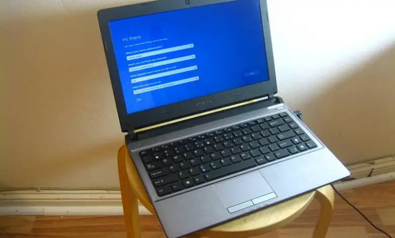Computer portatile su sedia Installazione di Windows