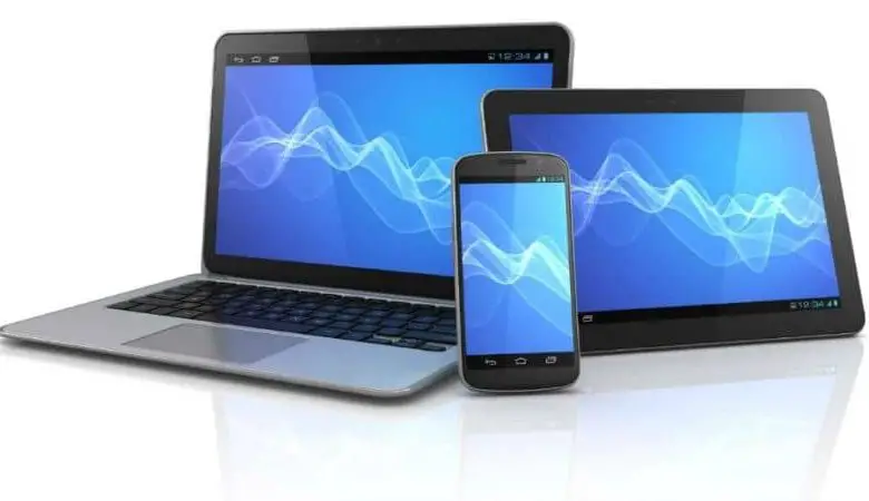 laptop, tablet e schermo mobile sfondo blu sfondo bianco