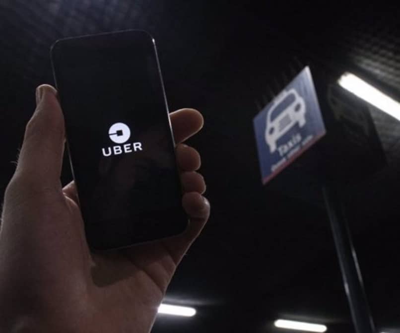 Insegna mobile con logo Uber