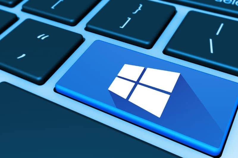 logo di windows blu sulla tastiera 