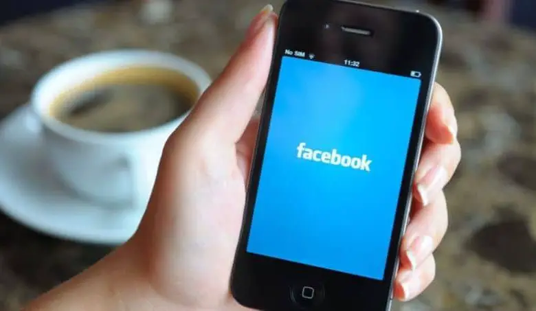 cellulare cambia lingua facebook