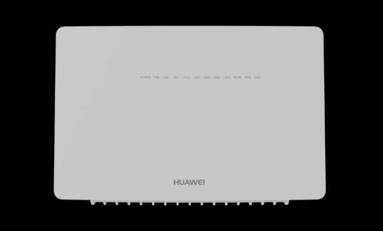 modem huawei bianco e sfondo nero