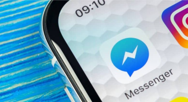 cellulare messenger instagram sfondo blu
