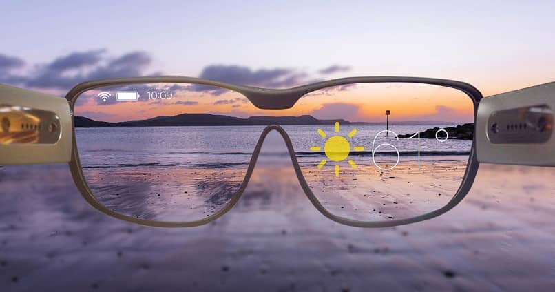 osservazione attraverso le lenti di un paesaggio di spiaggia assolata con la realtà aumentata