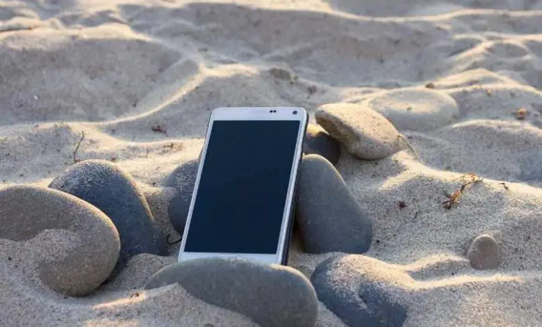 schermo del cellulare da spiaggia
