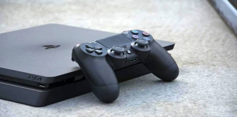 controller ps4 e console nera