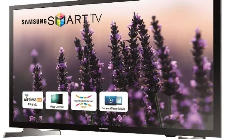 smart tv samsung con sfondo floreale