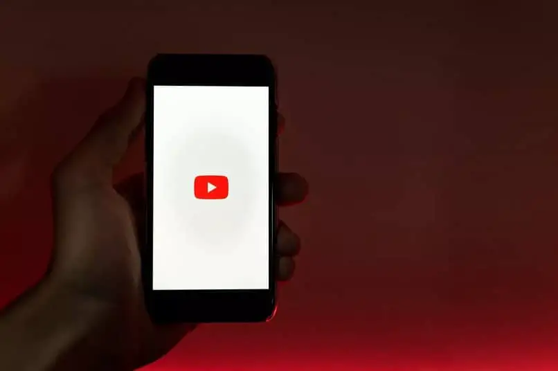 youtube mobile con schermo bianco