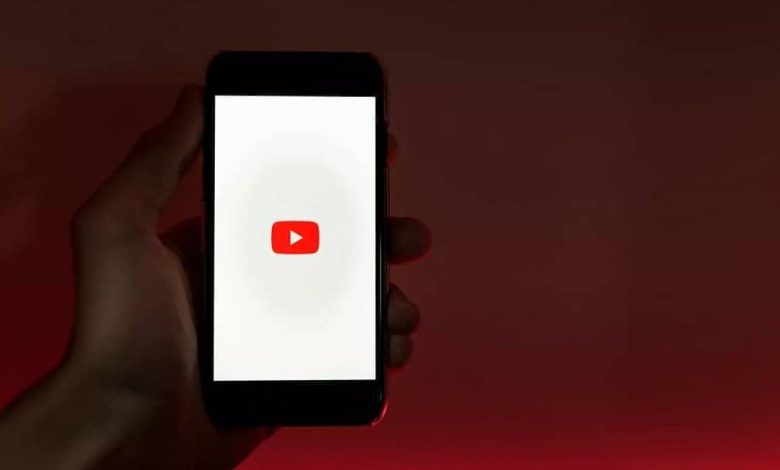 youtube mobile con schermo bianco