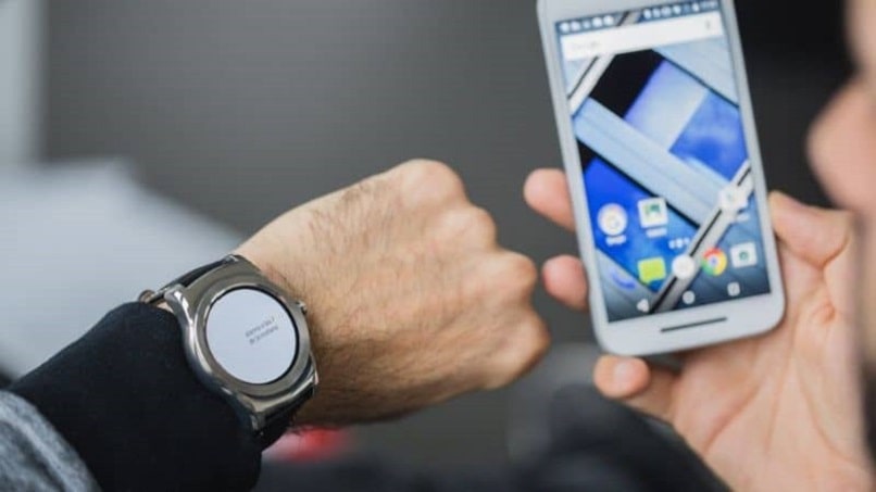 smartwatch e un telefono