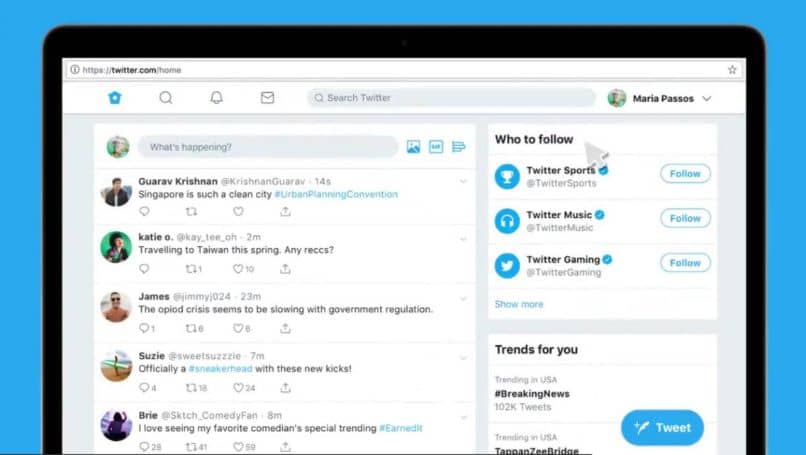 applicazione tablet twitter freccia sfondo blu puntatore