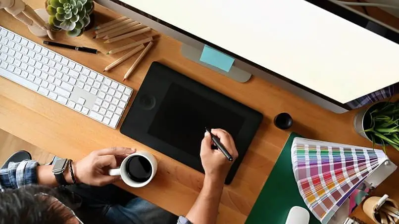 tablet di design sulla scrivania