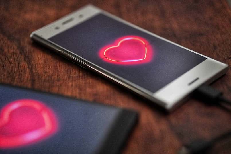 due telefoni con il cuore