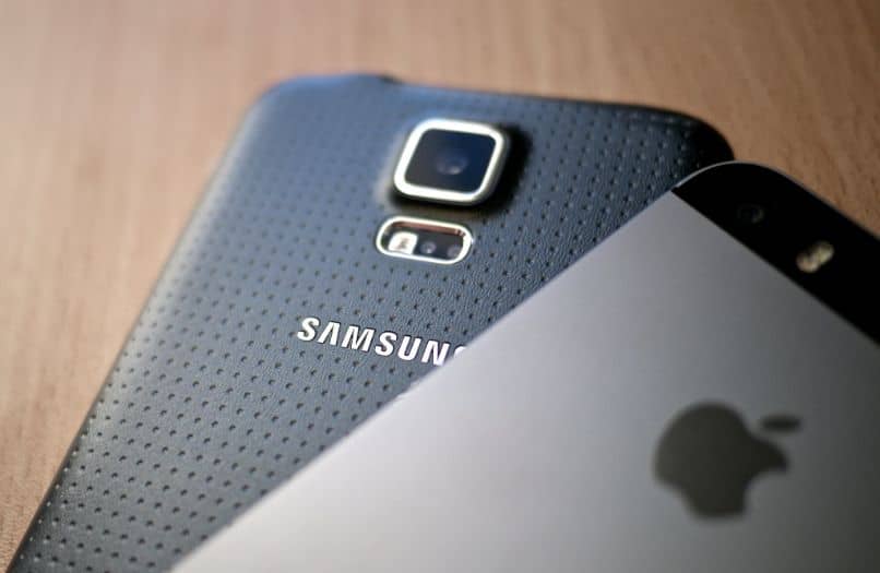 rimuovere la cover del telefono cellulare Samsung