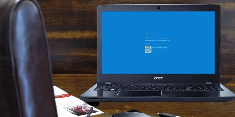 il laptop mostra un errore di schermata blu in Windows 