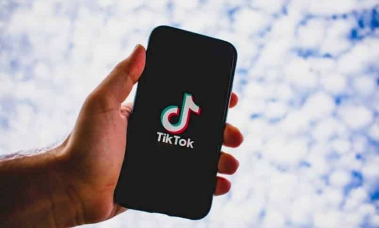 metti foto trasparente tik tok phone